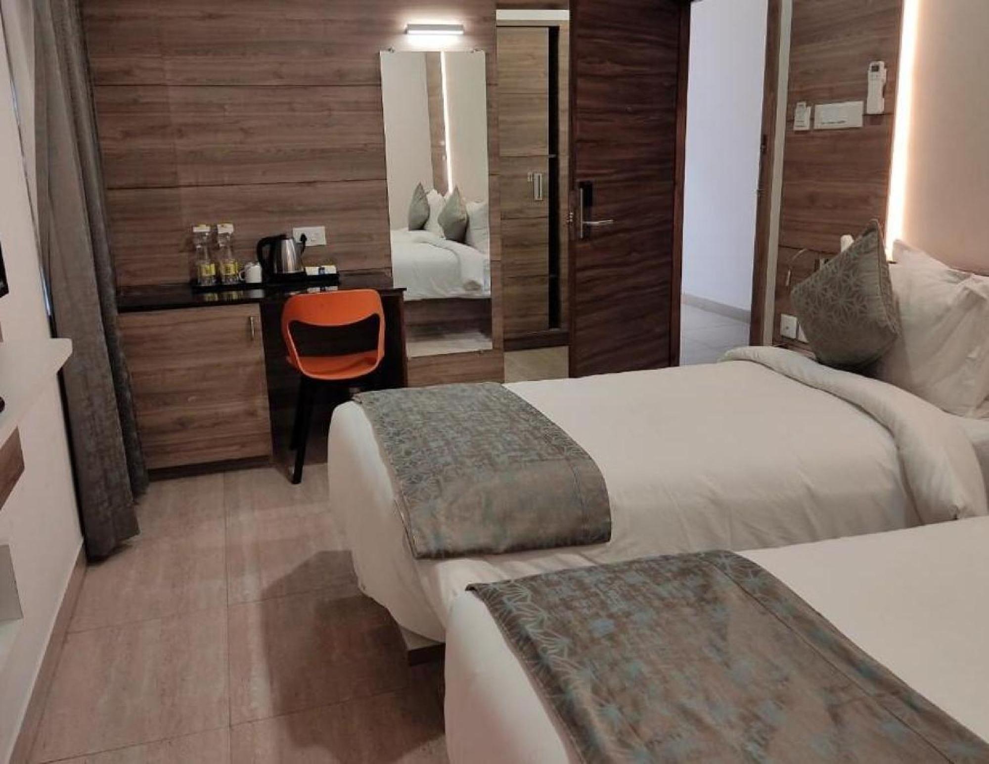 Residenza Adhikrishna Arcade Hotel Erode Exterior photo